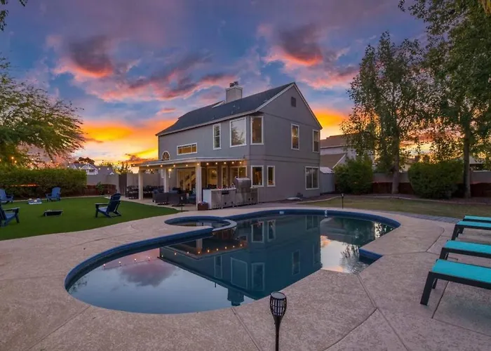 Scottsdale Oasis Heated Pool And Holiday home