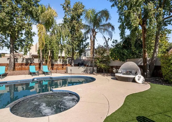 Scottsdale Oasis Heated Pool And Holiday home Phoenix
